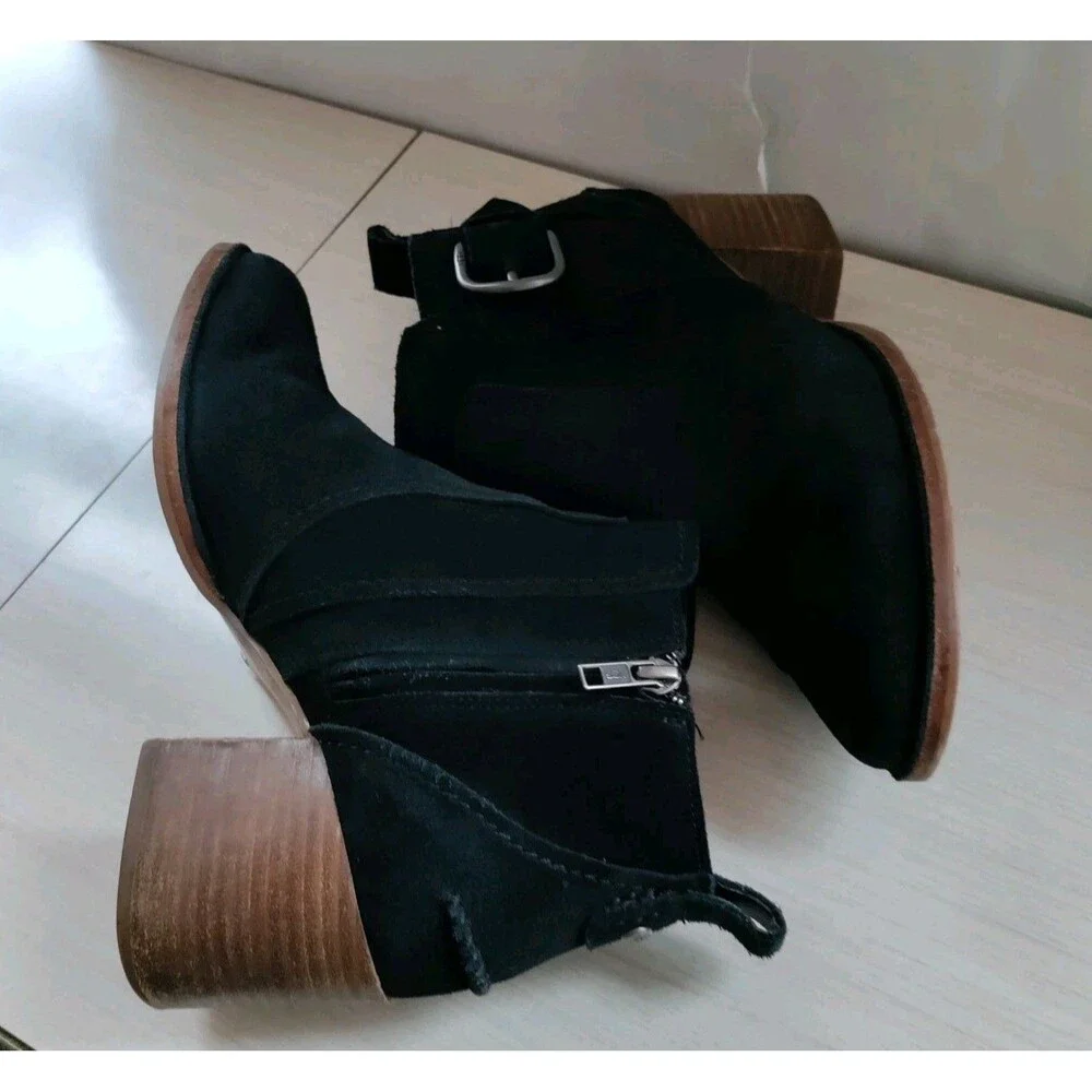 UGG Leahy Buckle Heeled Black Suede Ankle Boots Women's Size 9